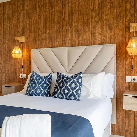 Stylish Coastal Living Near Marina アパート *