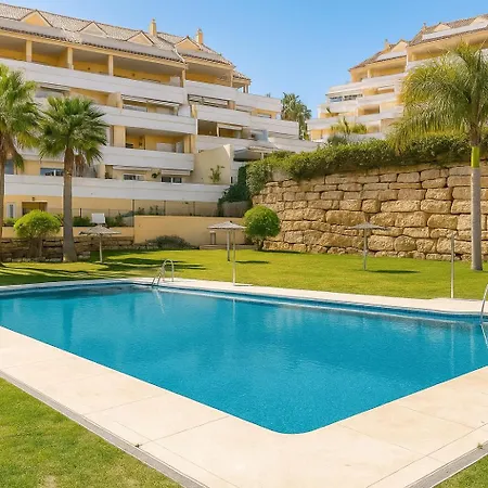 Stylish Coastal Living Near Marina * Estepona
