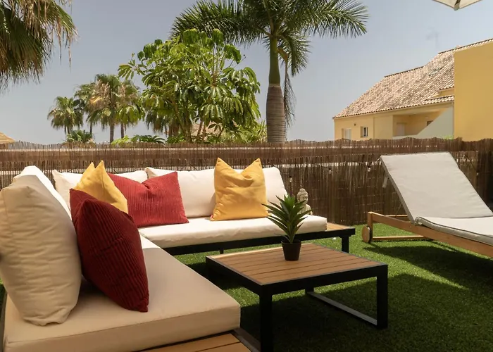 Stylish Coastal Living Near Marina Apartamento Estepona