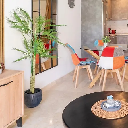 Stylish Coastal Living Near Marina *