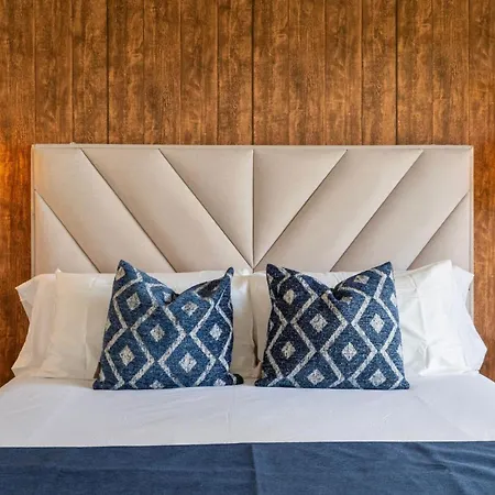 Stylish Coastal Living Near Marina *