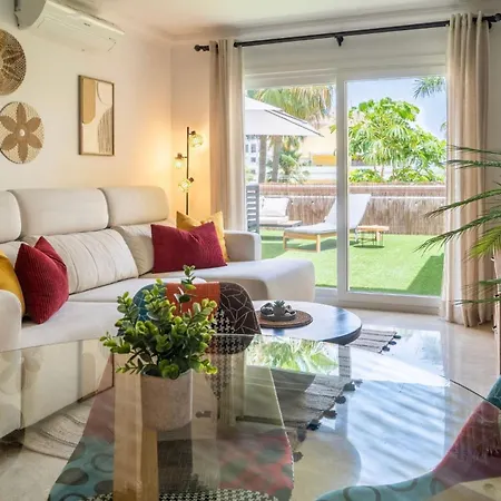 Апартаменты Stylish Coastal Living Near Marina