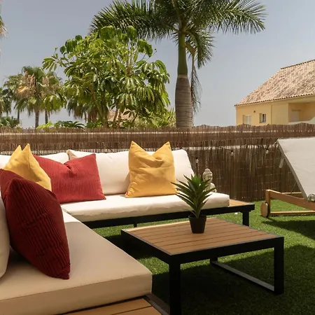 Stylish Coastal Living Near Marina Апартаменты Эстепона