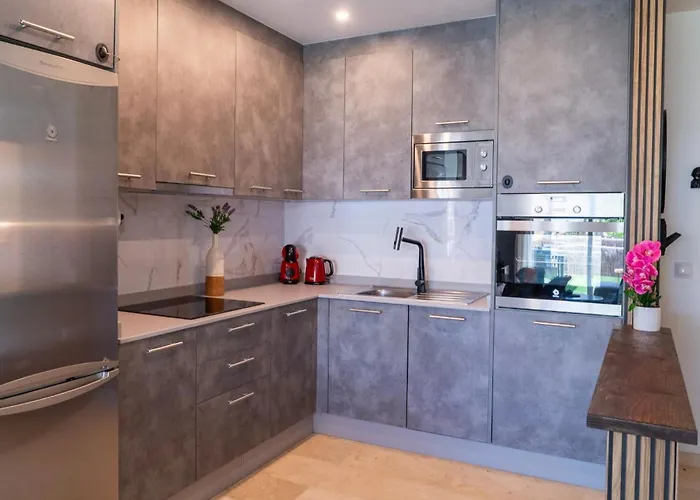 Stylish Coastal Living Near Marina Апартаменты Эстепона