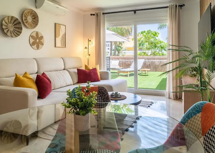 Апартаменты Stylish Coastal Living Near Marina